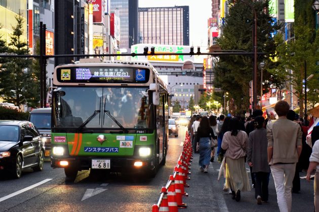 11月、花園神社酉の市(大酉祭)による停留所休止