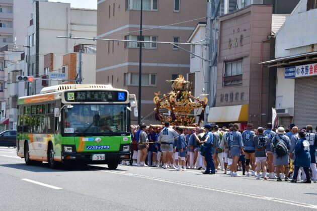 8/24、富賀岡八幡宮の祭礼による迂回