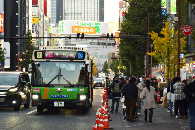 11月、花園神社酉の市(大酉祭)による停留所休止